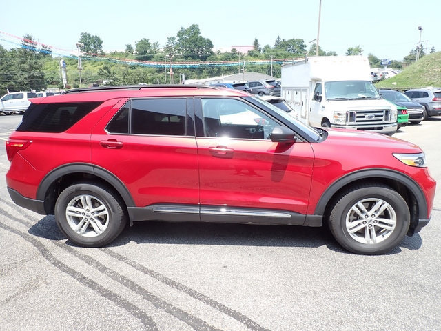 Certified 2024 Ford Explorer XLT w/ Equipment Group 202A AWD/4WD image 9