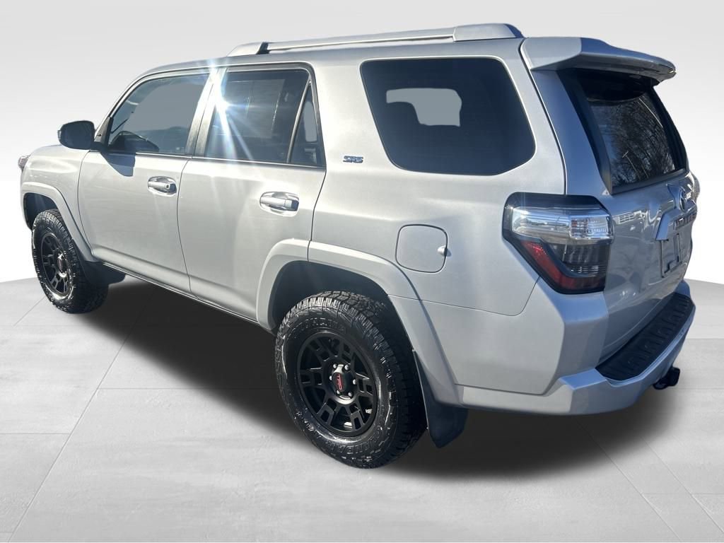 Used 2017 Toyota 4Runner SR5 image 3