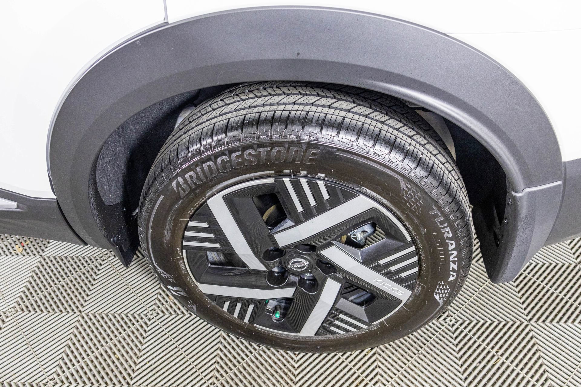 Used 2025 Nissan Kicks SV image 43