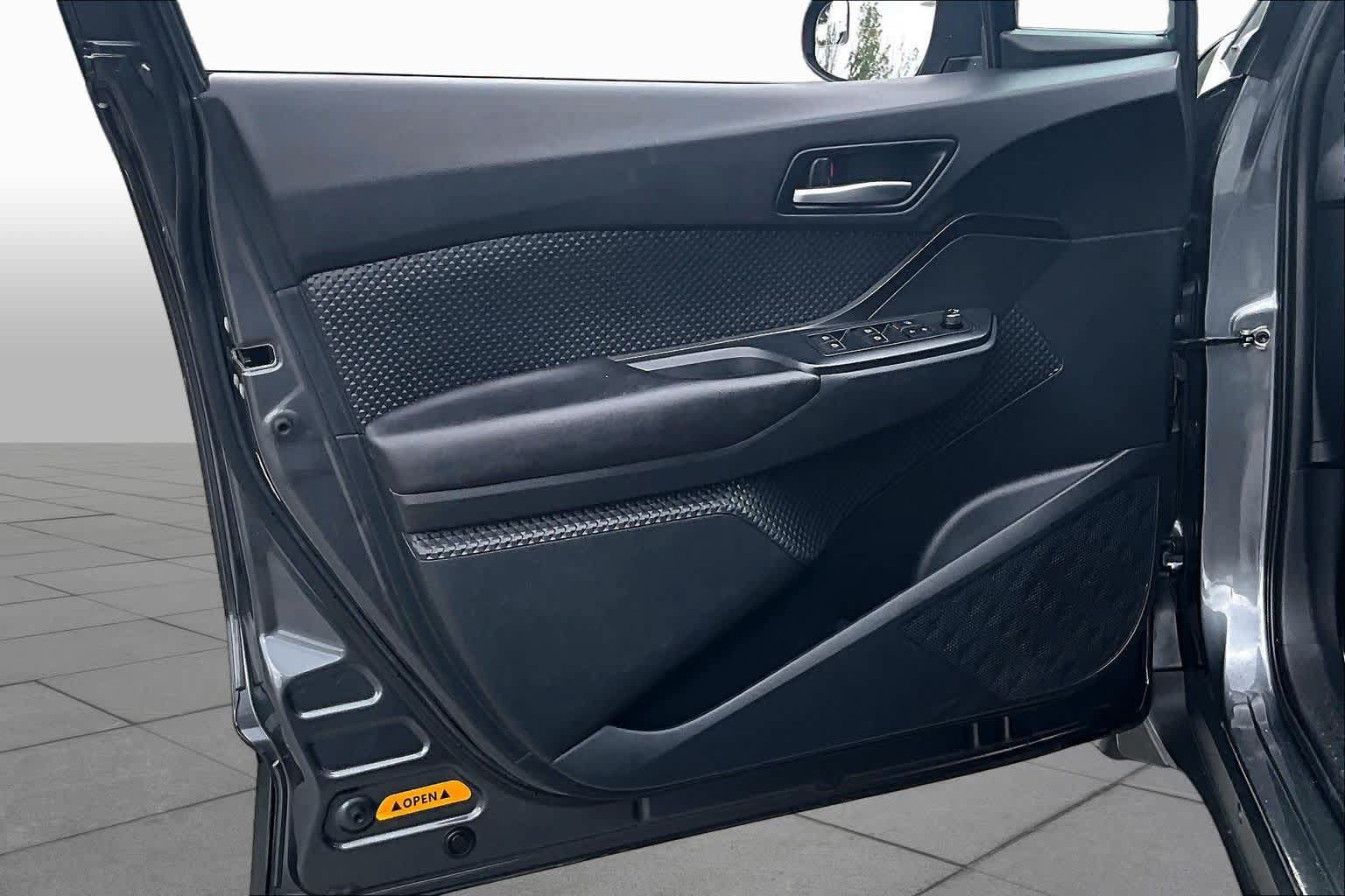 Used 2018 Toyota C-HR XLE FWD image 21