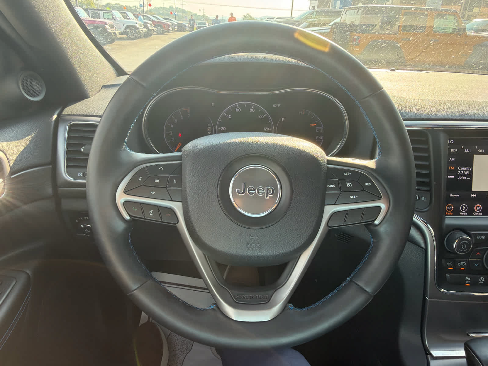 Used 2018 Jeep Grand Cherokee Laredo AWD/4WD image 11