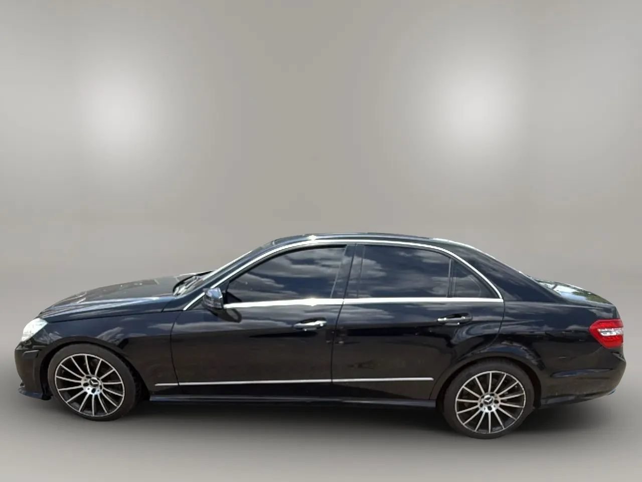 Used 2011 Mercedes-Benz E 350 Sedan image 2