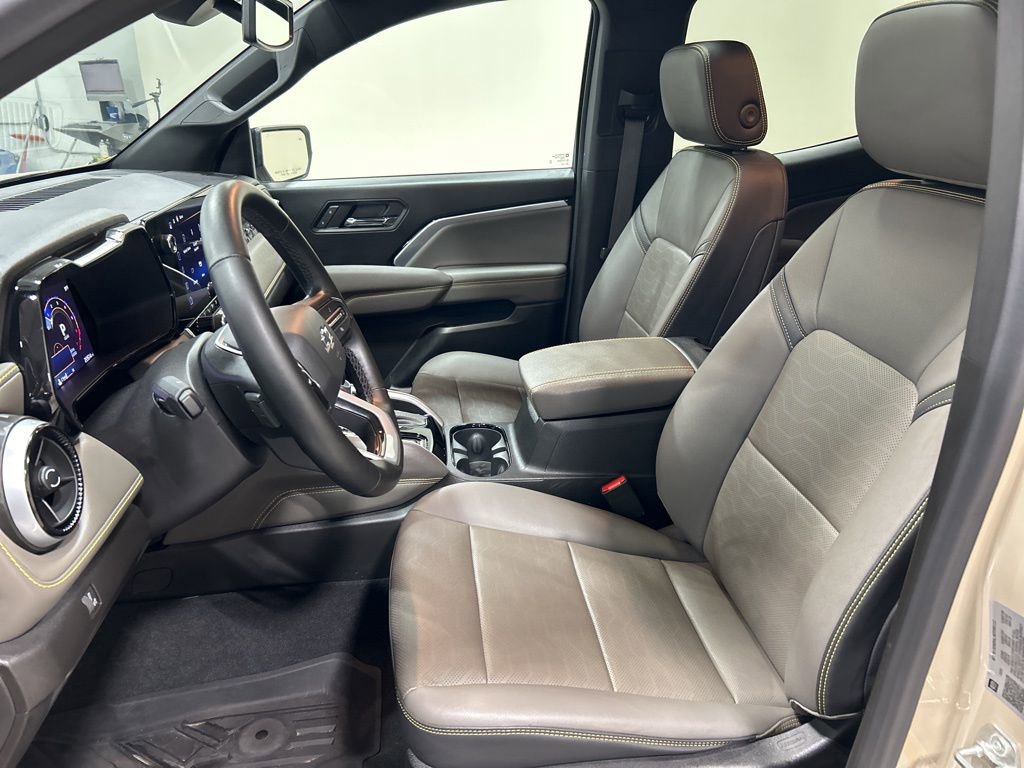 Used 2024 Chevrolet Colorado ZR2 w/ ZR2 Convenience Package III image 9