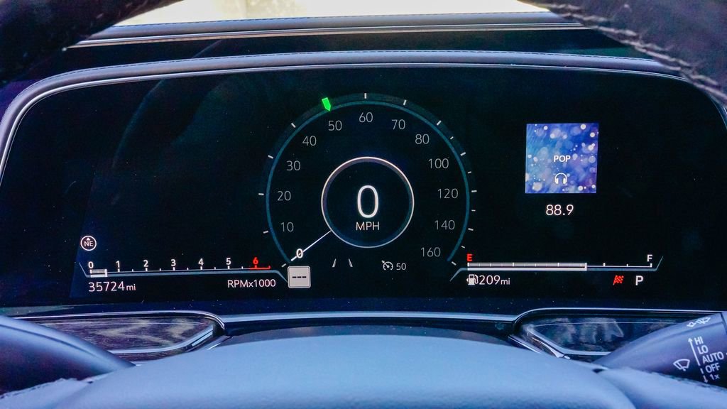 Certified 2021 Cadillac Escalade Premium Luxury image 23