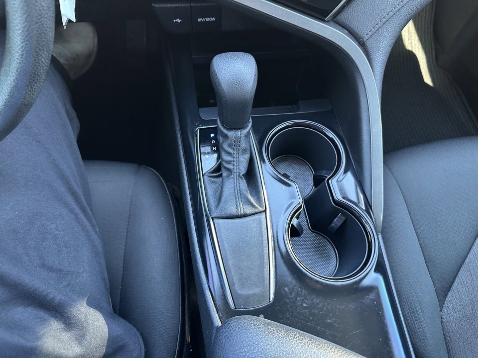 Used 2020 Toyota Camry LE image 12