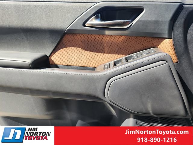 Used 2025 Lexus GX 550 w/ Accessory Package (2T) image 24