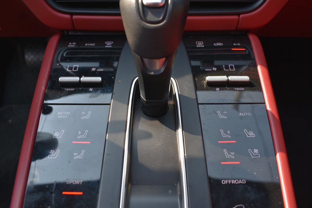 Used 2024 Porsche Macan Turbo AWD/4WD image 19