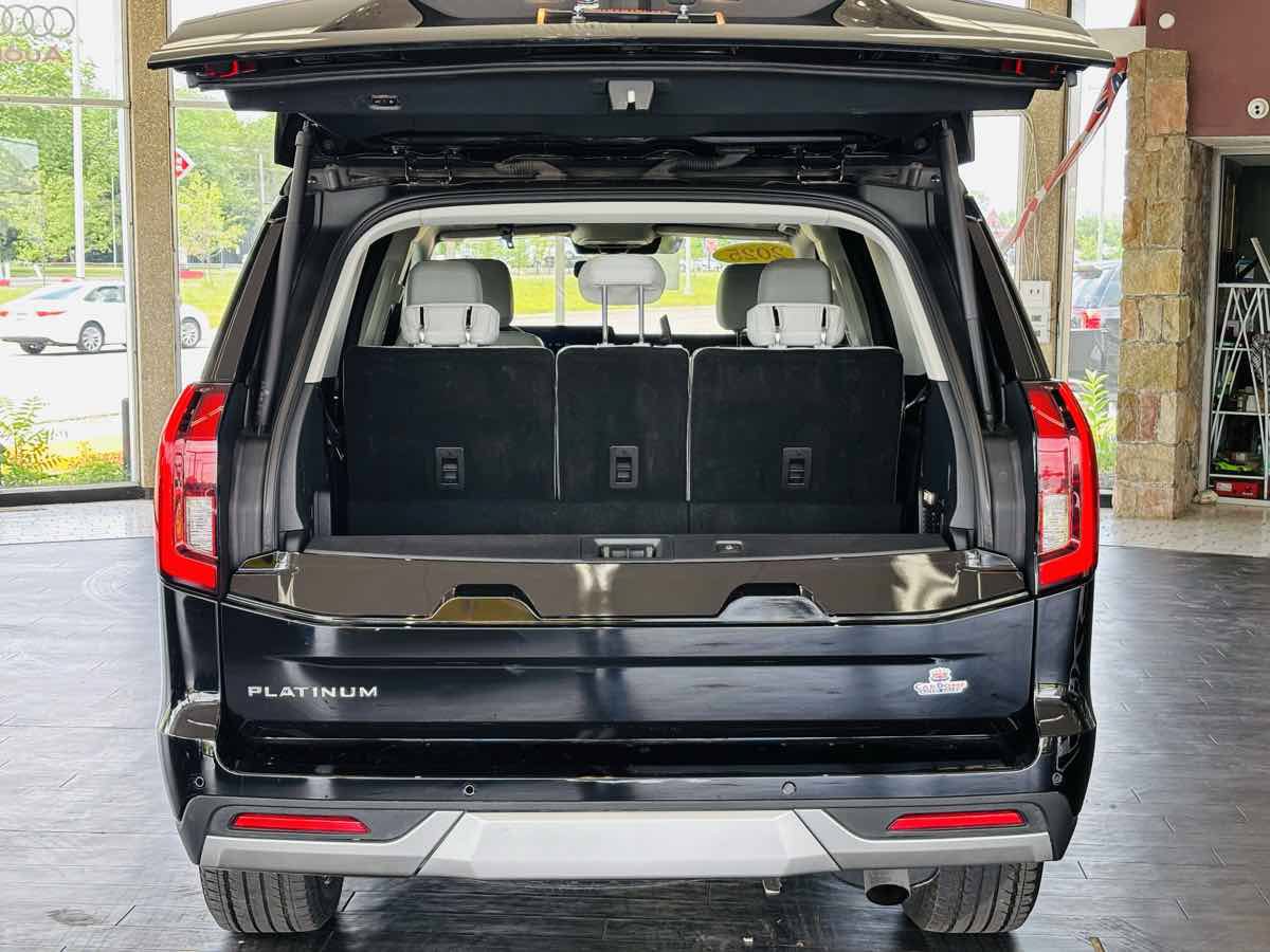 Used 2025 Ford Expedition Platinum w/ Driver's Package AWD/4WD image 13