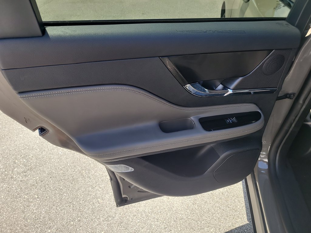 Certified 2025 Lincoln Corsair AWD w/ Equipment Group 101A image 9