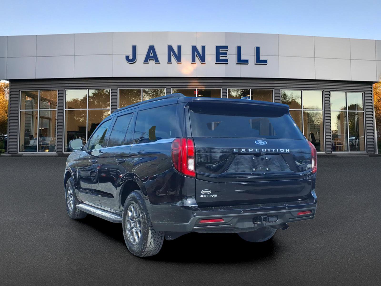 Used 2025 Ford Expedition Active image 7
