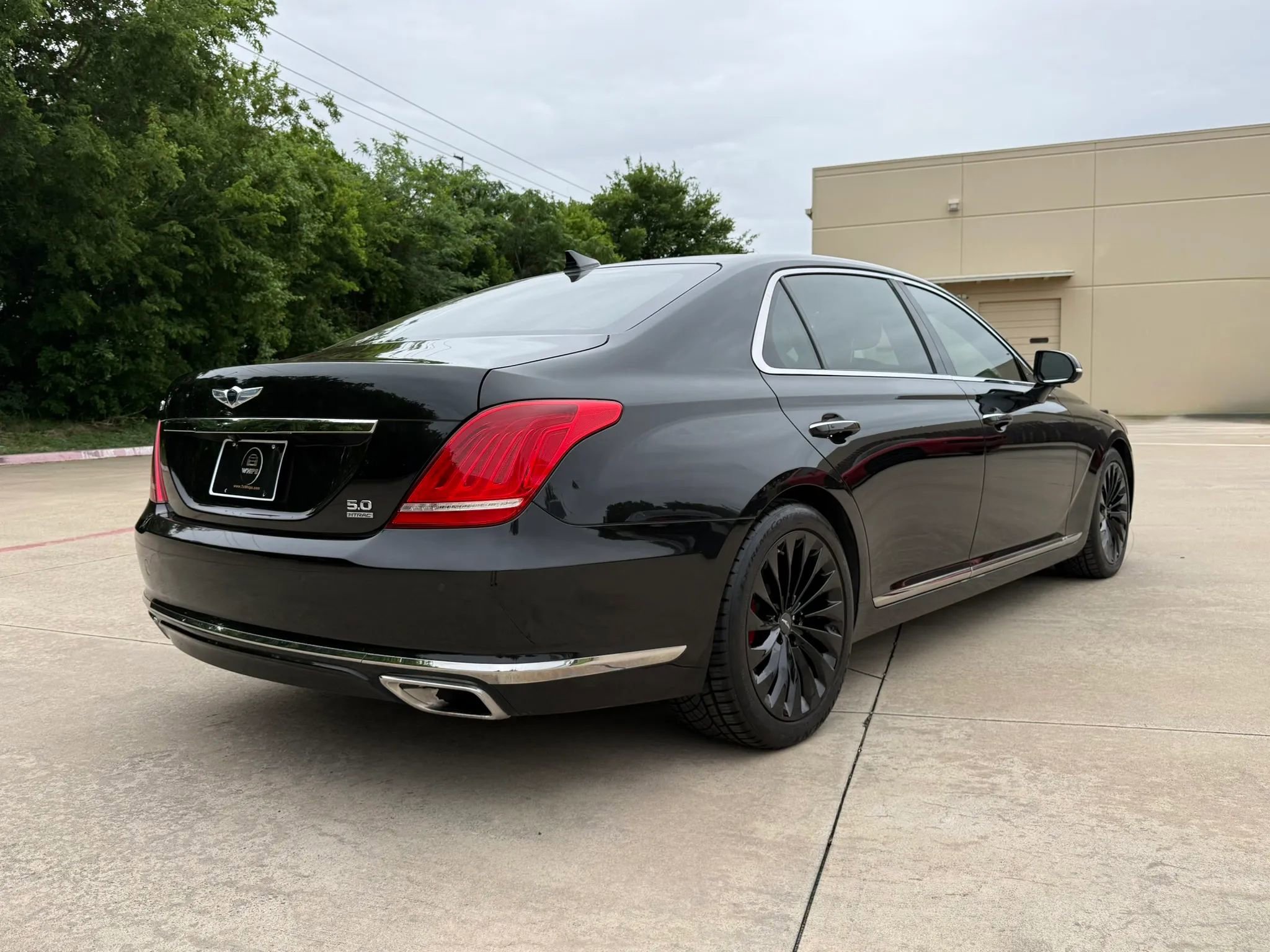 Used 2018 Genesis G90 5.0 Ultimate AWD/4WD image 5