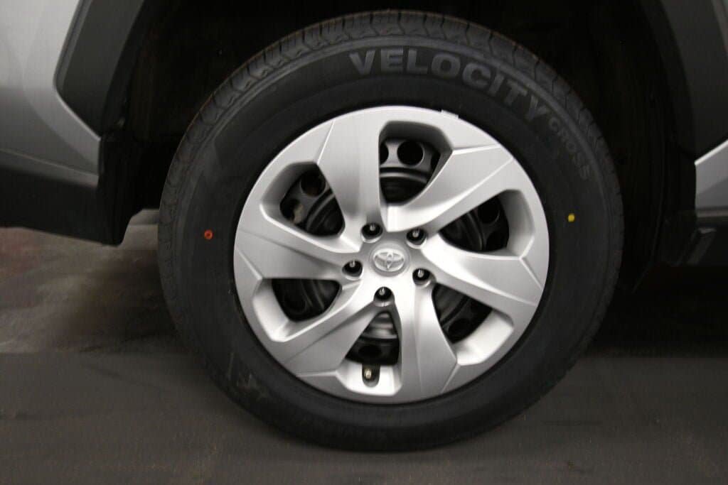 Certified 2025 Toyota RAV4 LE FWD image 29