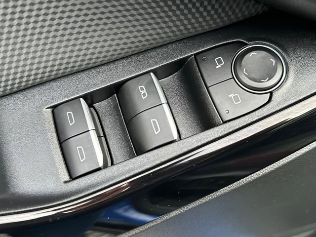 Used 2025 Chevrolet Equinox RS w/ Safety and Technology Package image 29