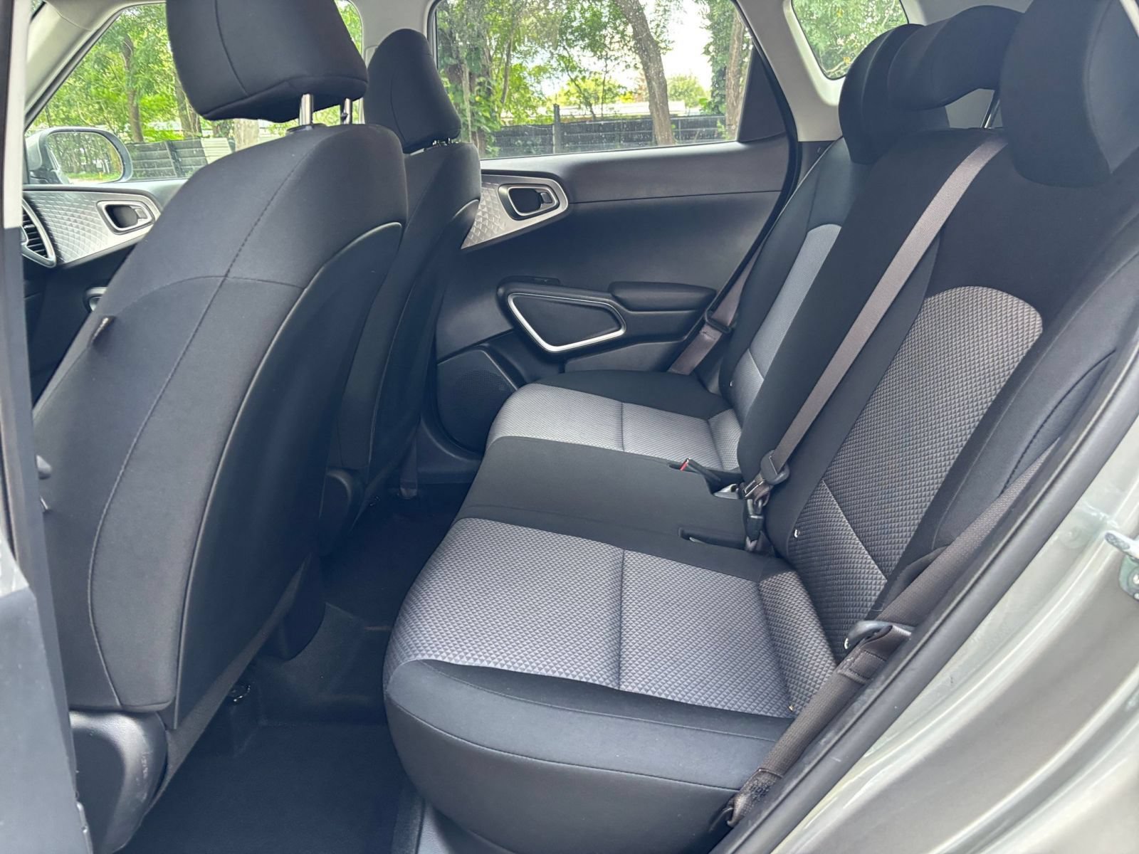 Used 2025 Kia Soul LX w/ LX Technology Package FWD image 36