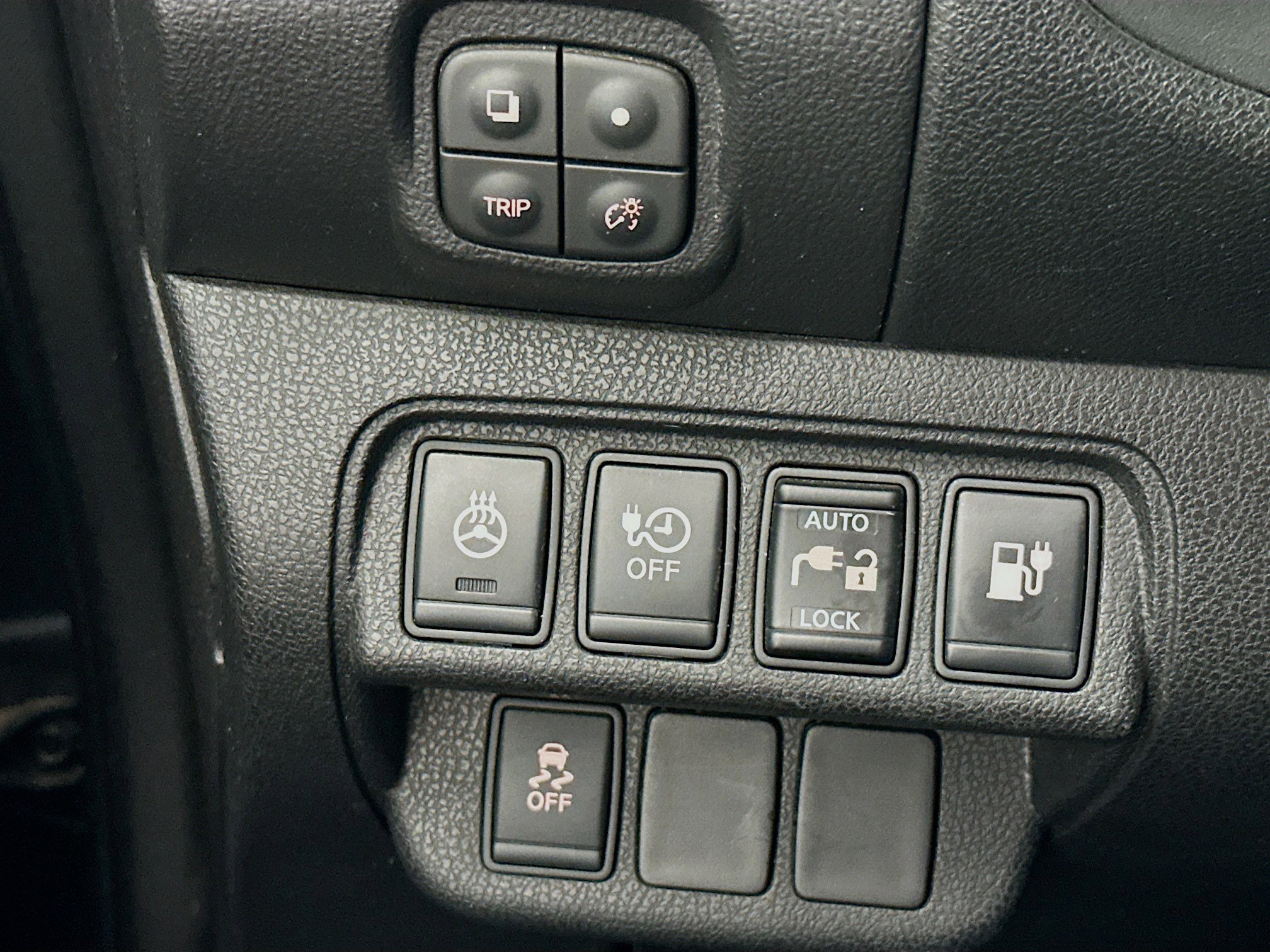 Used 2015 Nissan Leaf SL FWD image 17