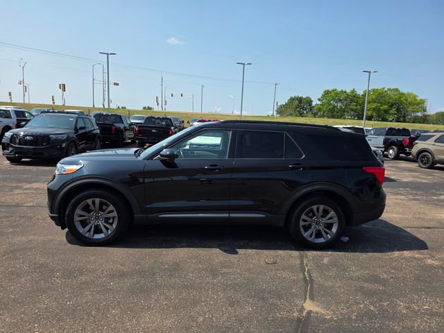 Used 2022 Ford Explorer XLT w/ Equipment Group 202A AWD/4WD image 4