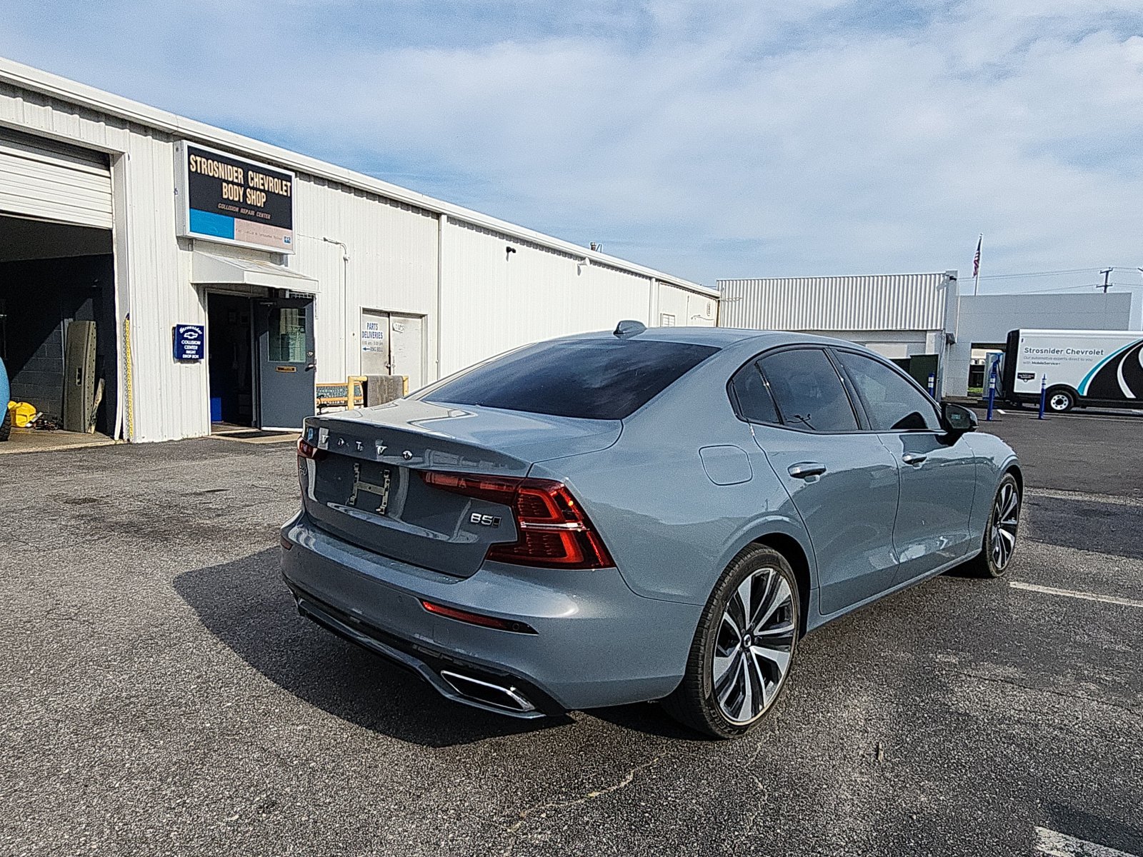 Used 2022 Volvo S60 B5 Momentum w/ Premium Package AWD/4WD image 5