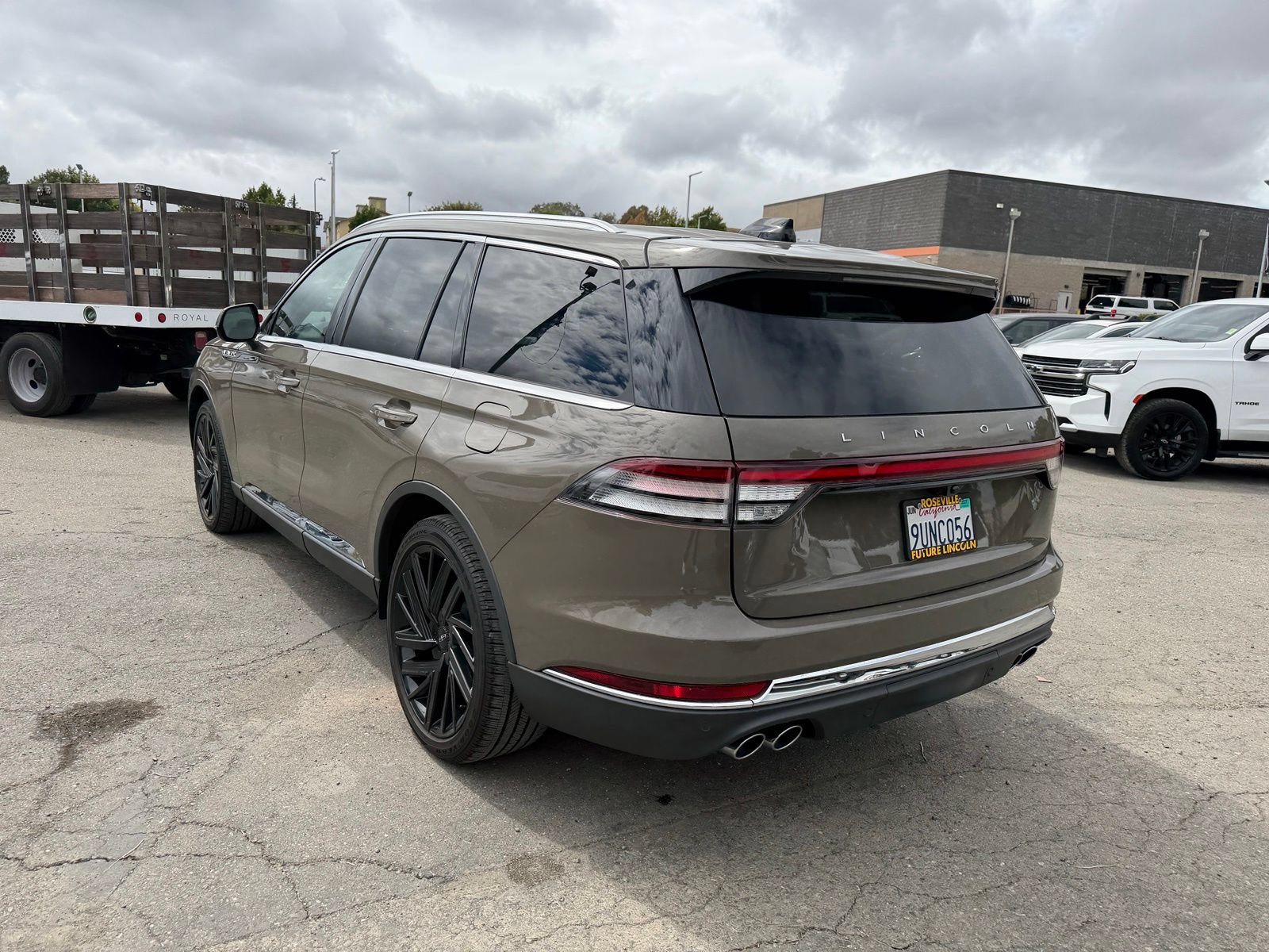 Used 2025 Lincoln Aviator Reserve w/ Equipment Group 201A AWD/4WD image 3