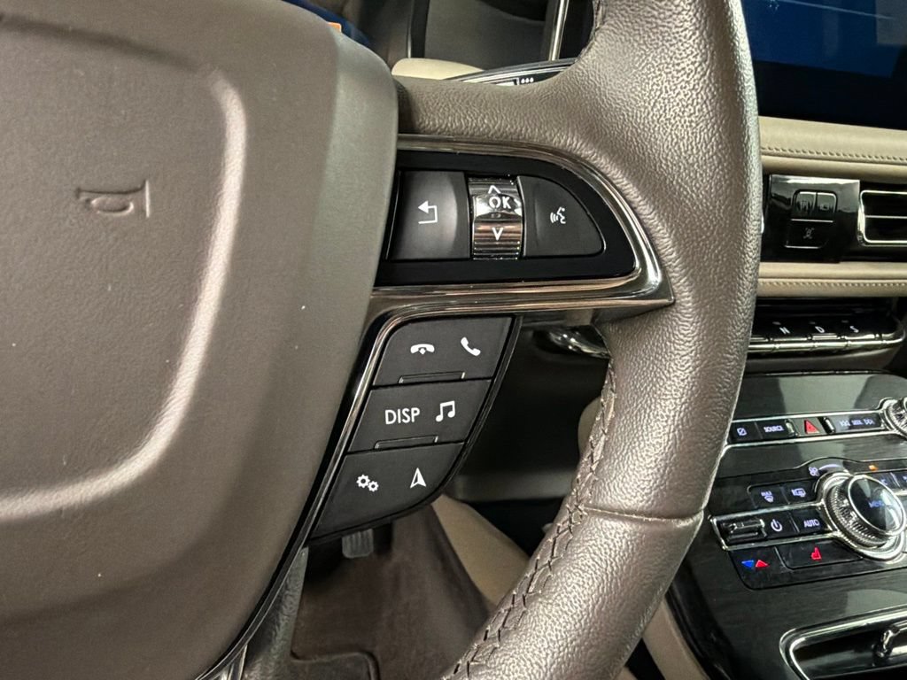 Used 2023 Lincoln Nautilus FWD image 17