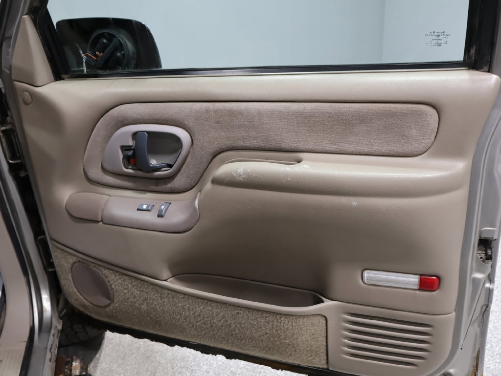 Used 1999 GMC Suburban 4WD w/ Marketing Opt Pkg 3 image 24