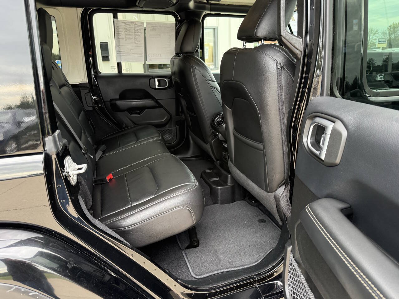 Used 2019 Jeep Wrangler Unlimited Sahara w/ Uconnect 4C Nav & Sound Group AWD/4WD image 12