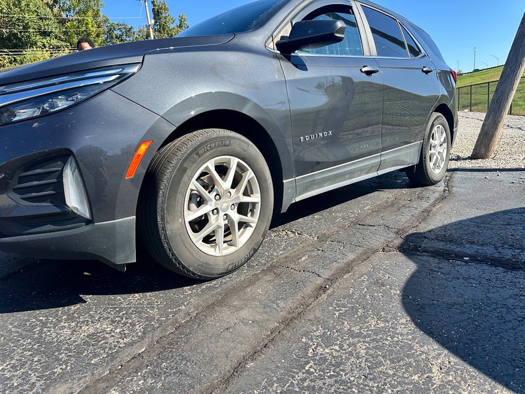Used 2023 Chevrolet Equinox LT FWD image 2