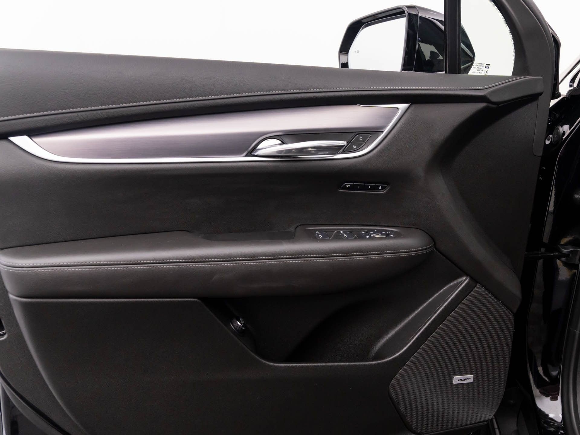 New 2025 Cadillac XT6 Luxury image 16