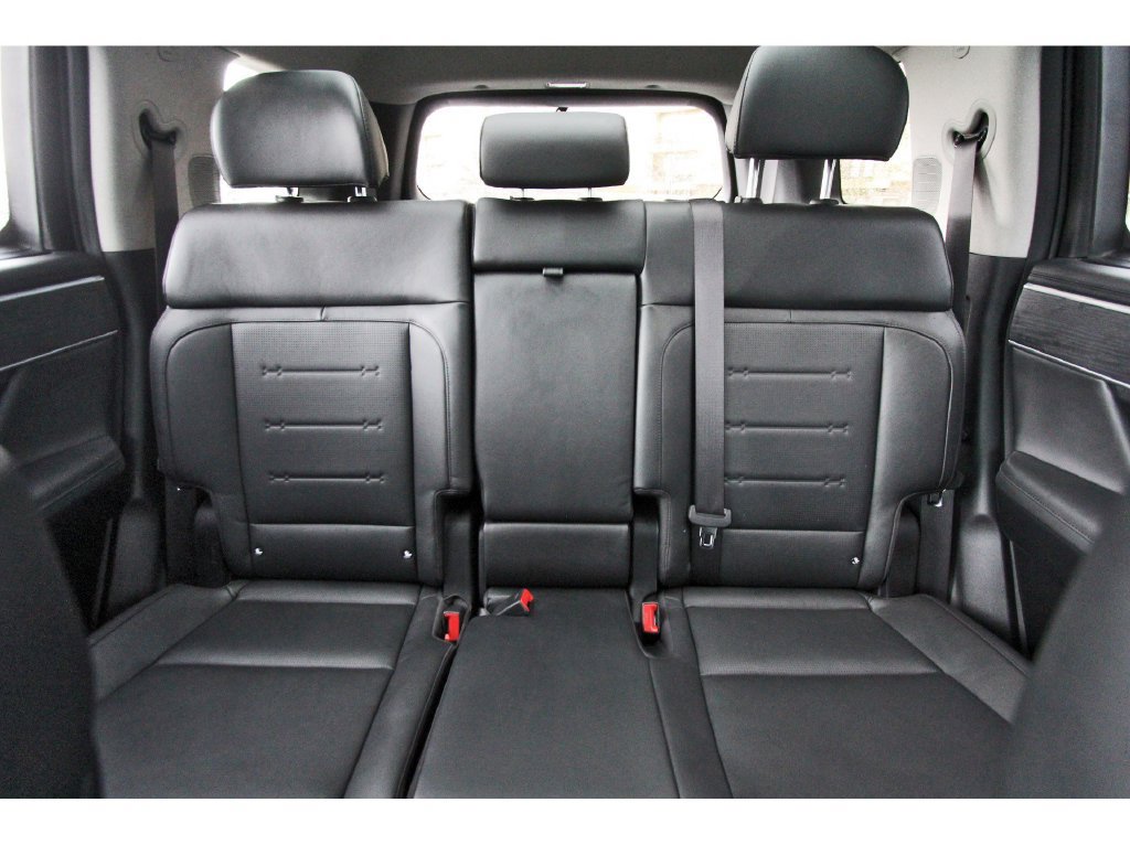 Used 2025 Hyundai Santa Fe Limited AWD/4WD image 16