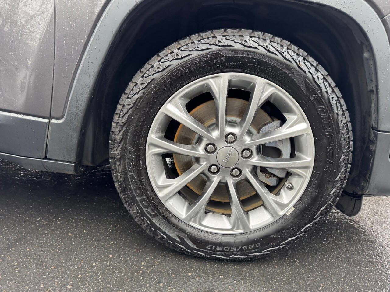 Used 2019 Jeep Cherokee Latitude Plus w/ Cold Weather Group image 17