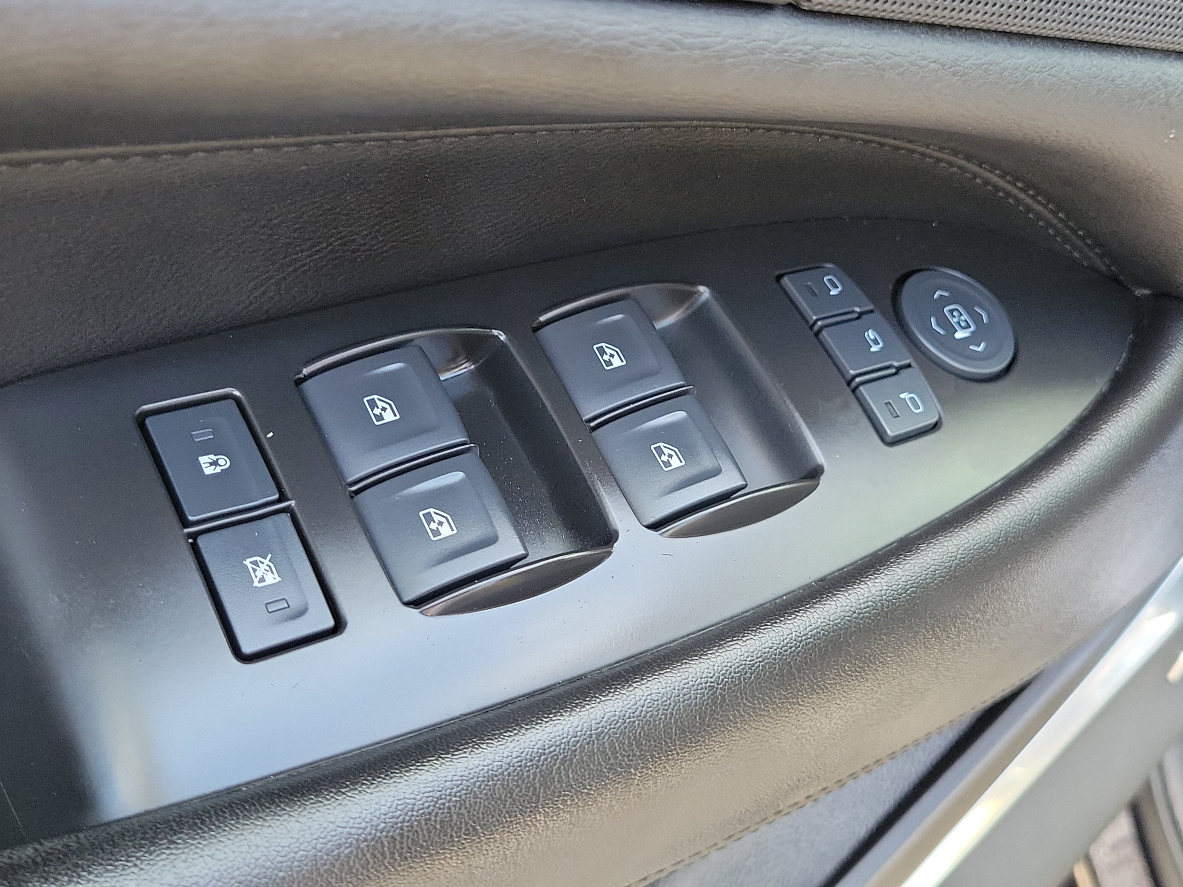 Used 2015 Cadillac Escalade Luxury AWD/4WD image 21