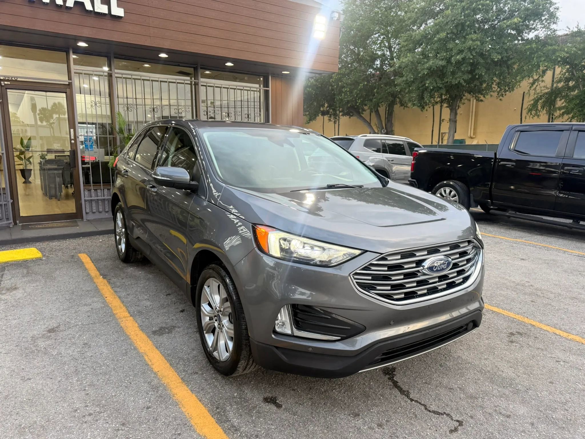 Used 2022 Ford Edge Titanium AWD/4WD image 3