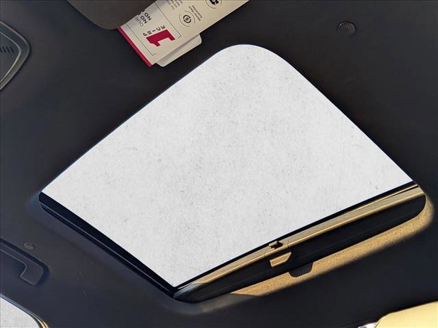 Used 2023 Chevrolet Traverse RS image 16