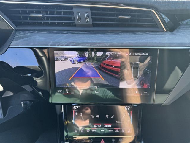 Used 2023 Audi e-tron Premium Plus image 18