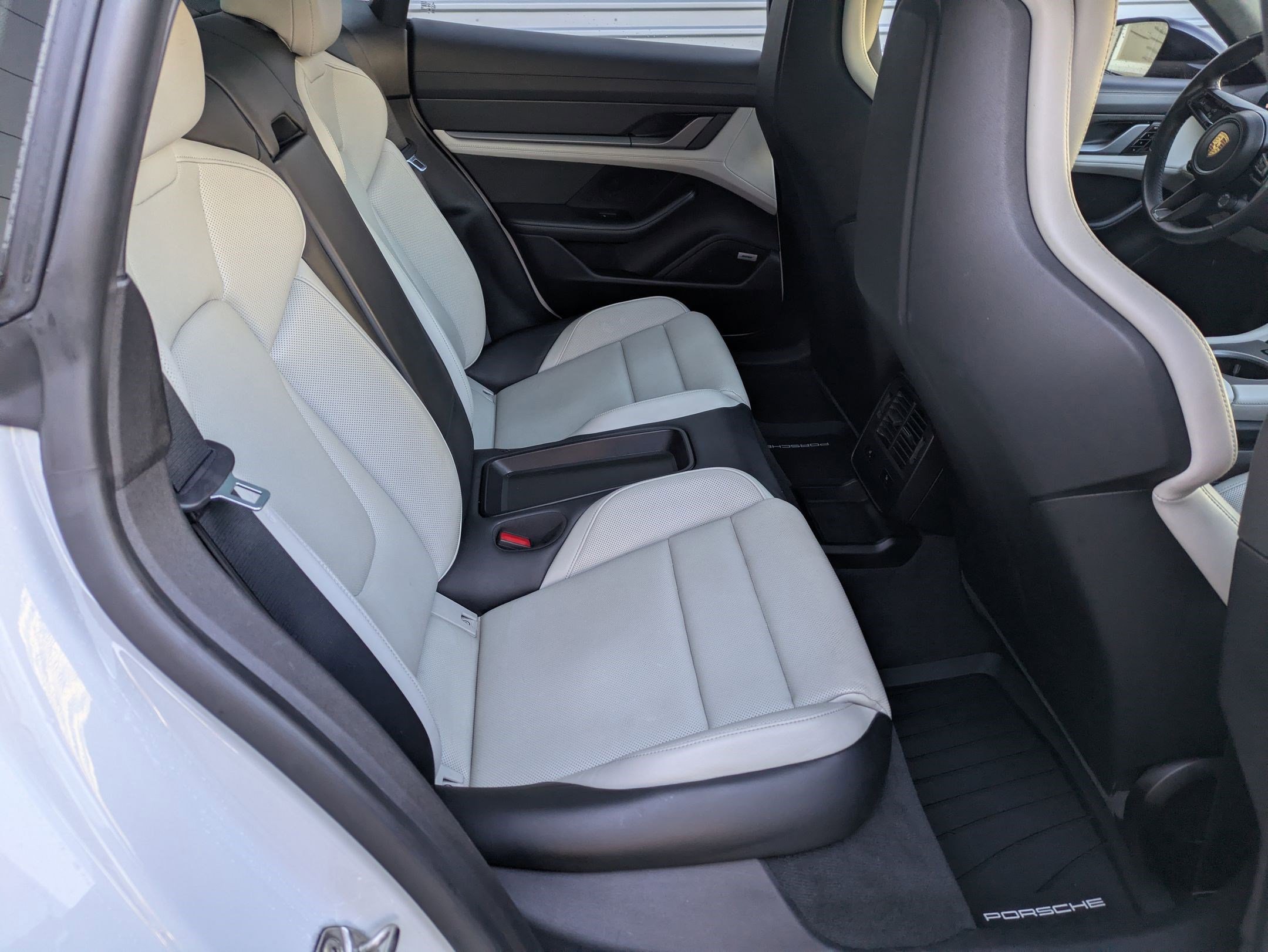 Used 2021 Porsche Taycan Turbo image 33