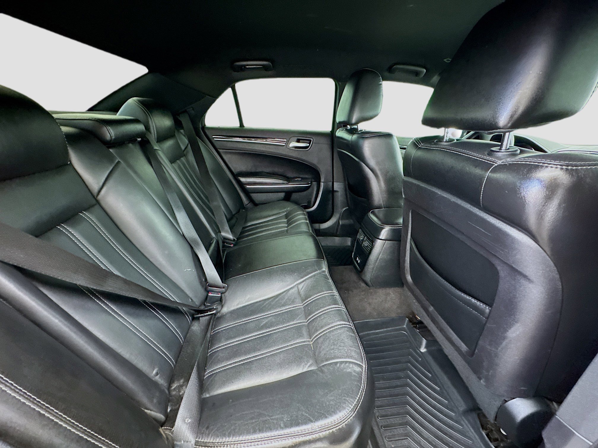 Used 2018 Chrysler 300 S RWD image 18