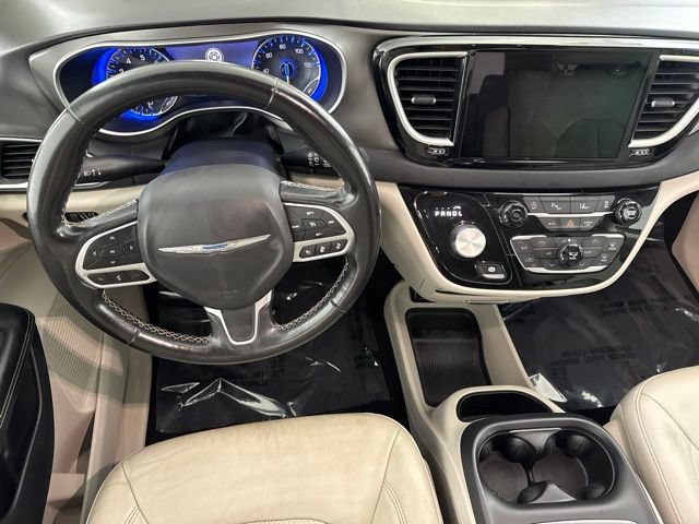 Used 2021 Chrysler Pacifica Touring-L FWD image 25