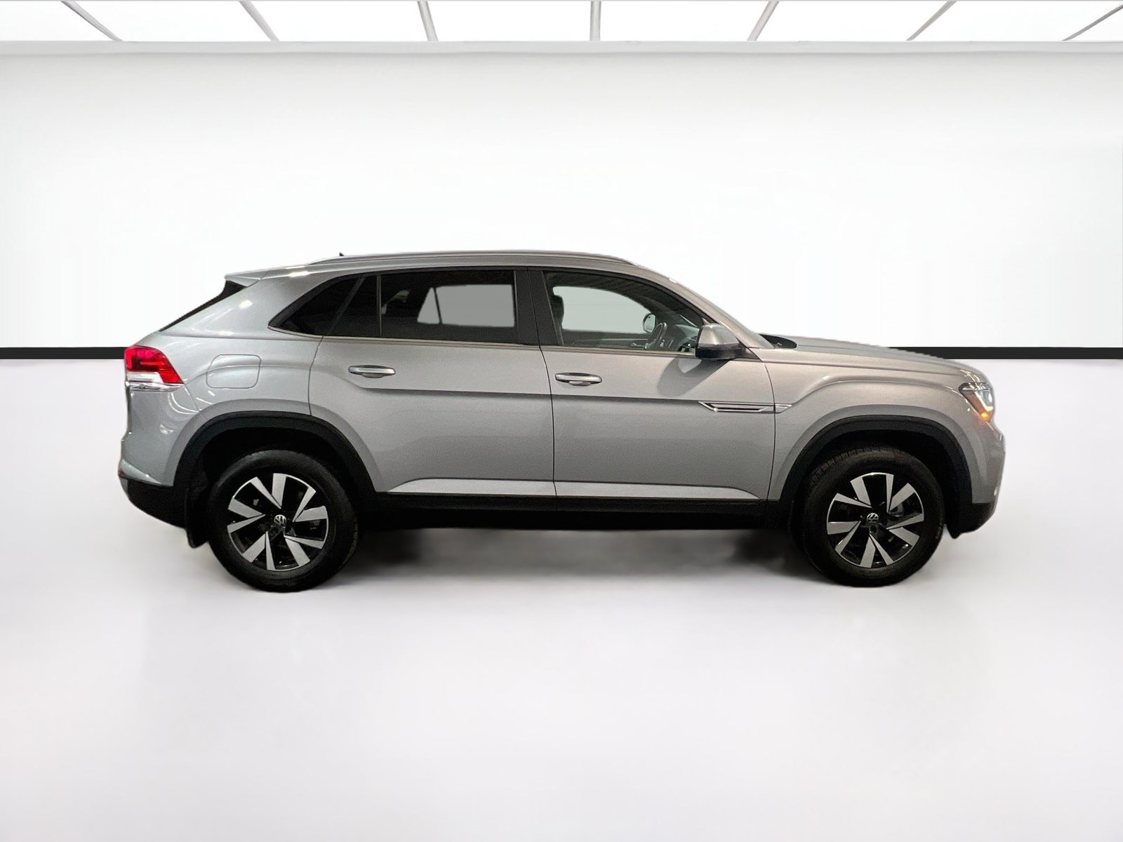 Used 2021 Volkswagen Atlas Cross Sport SE FWD image 23