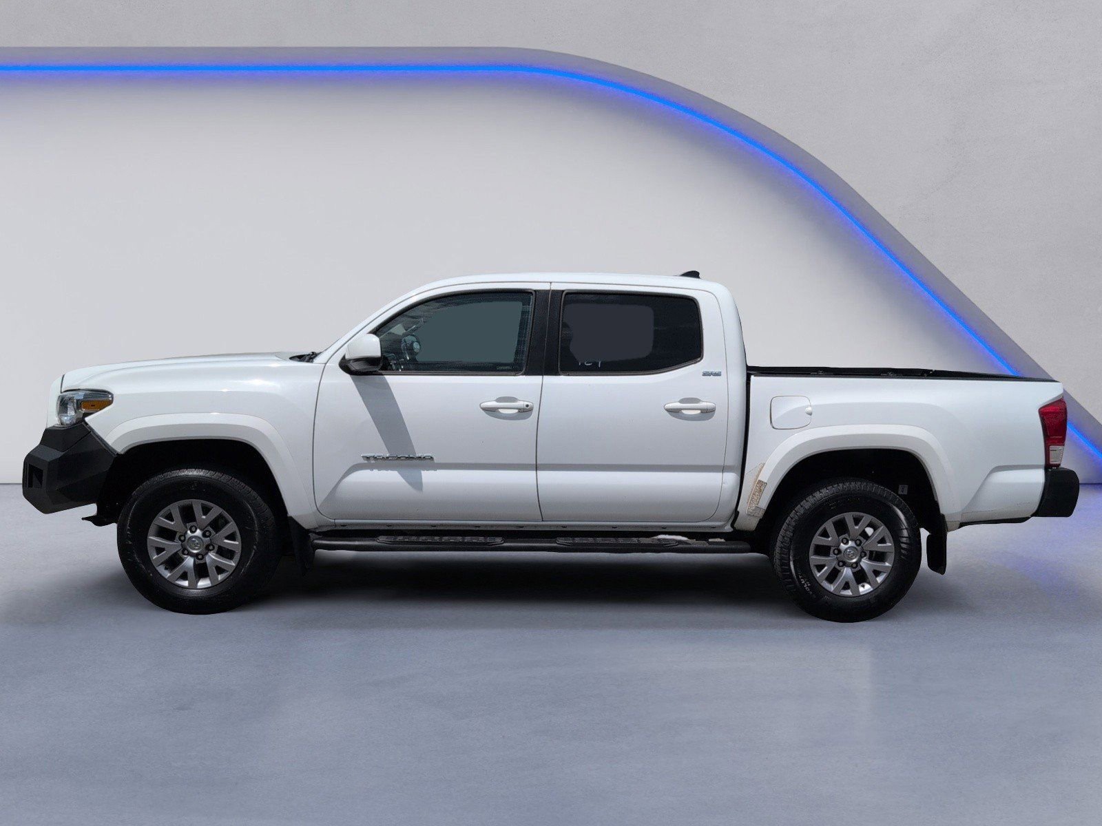 Used 2017 Toyota Tacoma SR5 w/ Tow Package RWD image 5