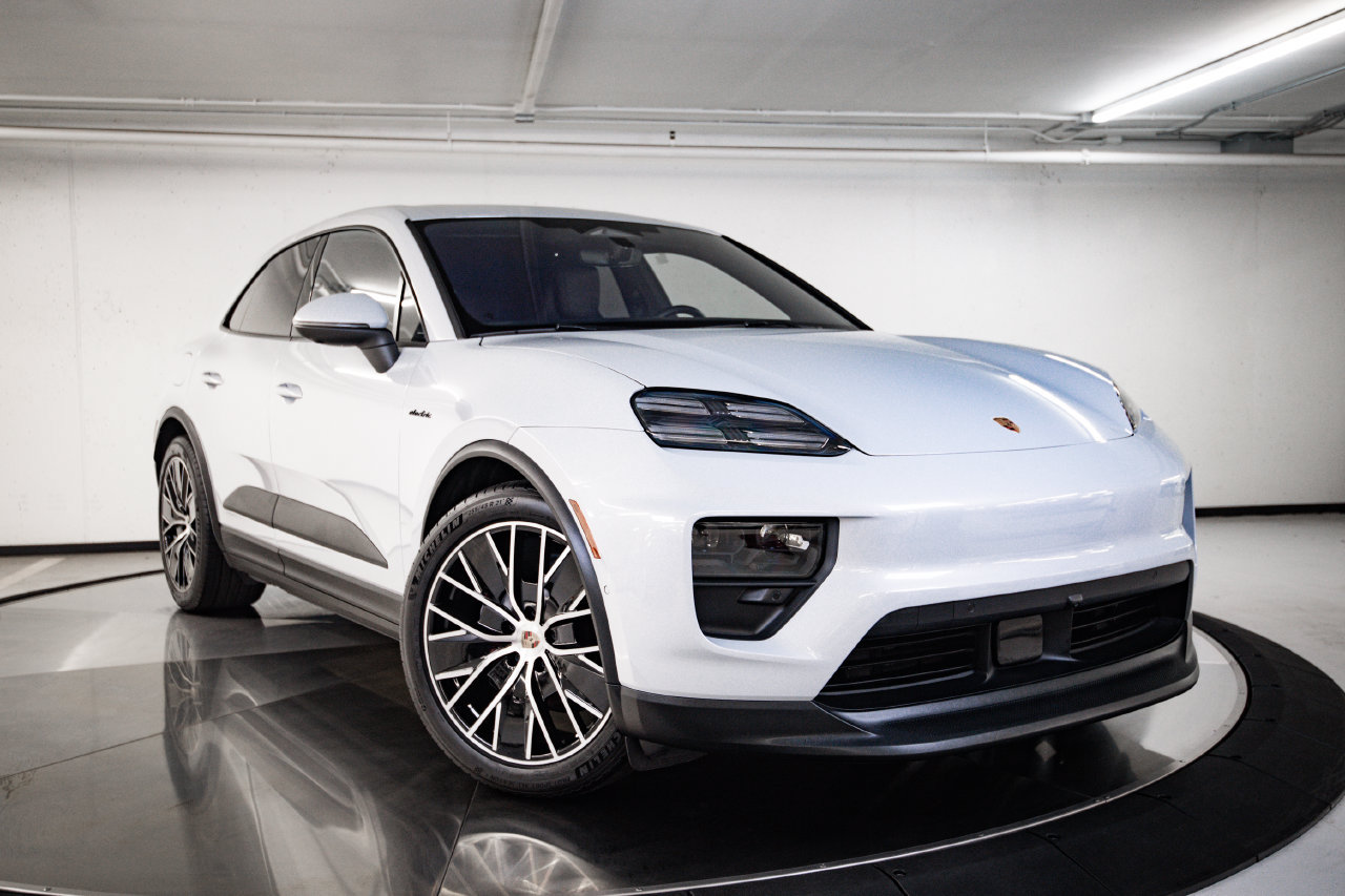 Used 2024 Porsche Macan 4 Electric AWD/4WD image 9