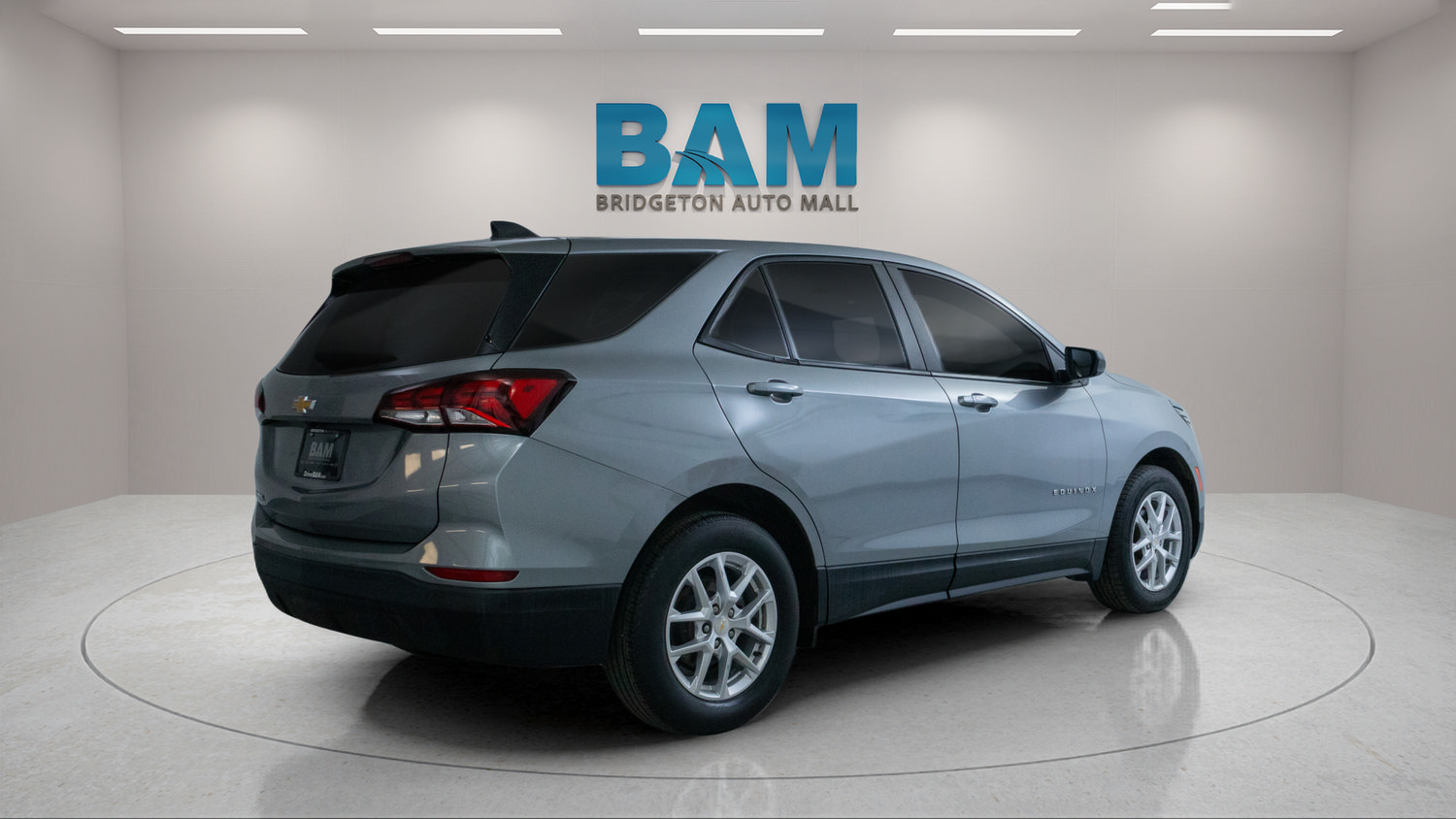 Used 2023 Chevrolet Equinox LS w/ LPO, Floor Liner Package FWD image 7
