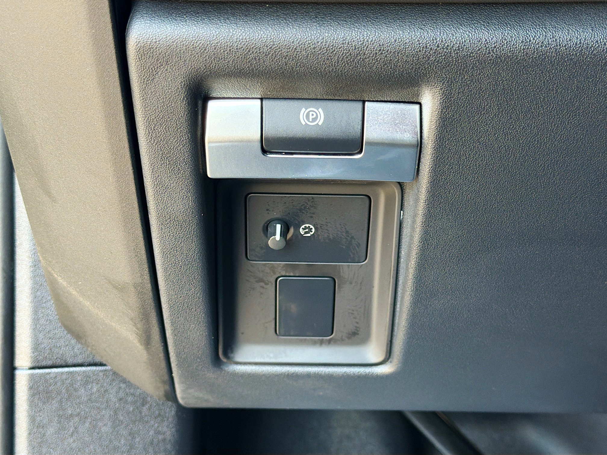 Used 2023 Land Rover Defender 90 V8 AWD/4WD image 33