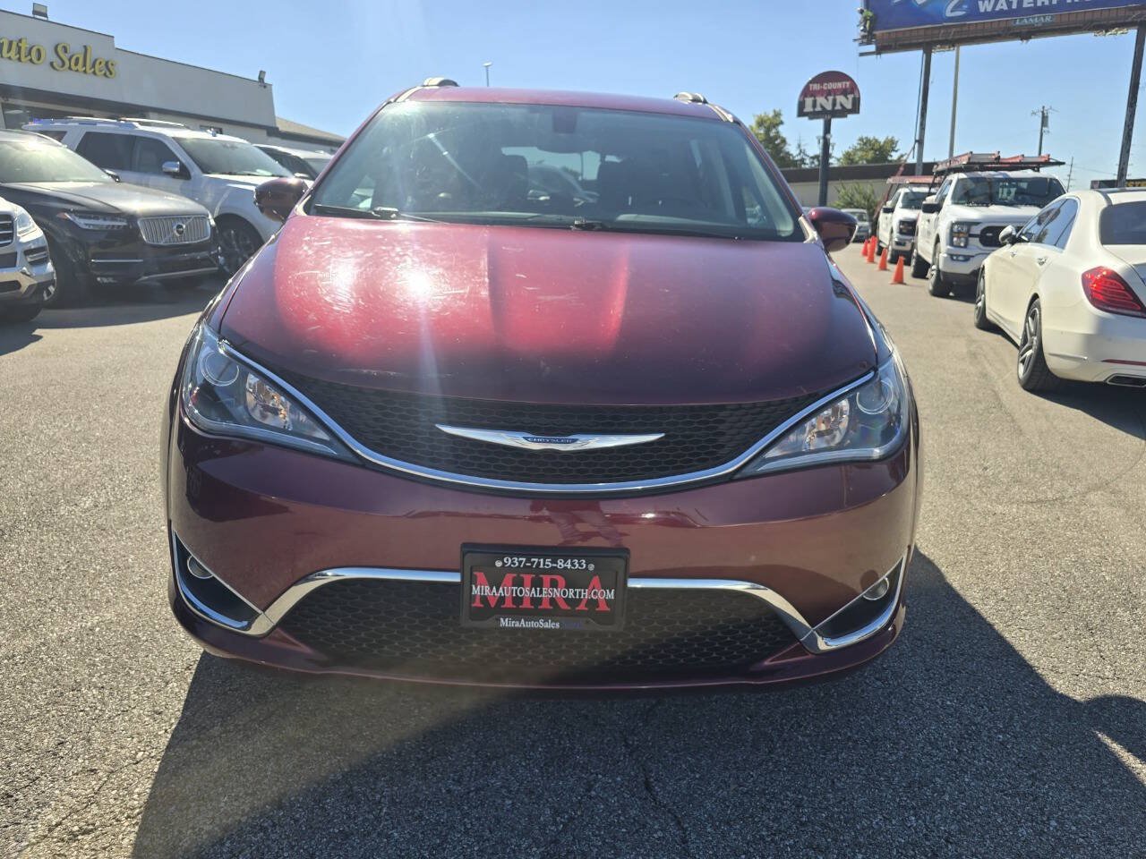 Used 2017 Chrysler Pacifica Touring-L w/ Tire & Wheel Group FWD image 8
