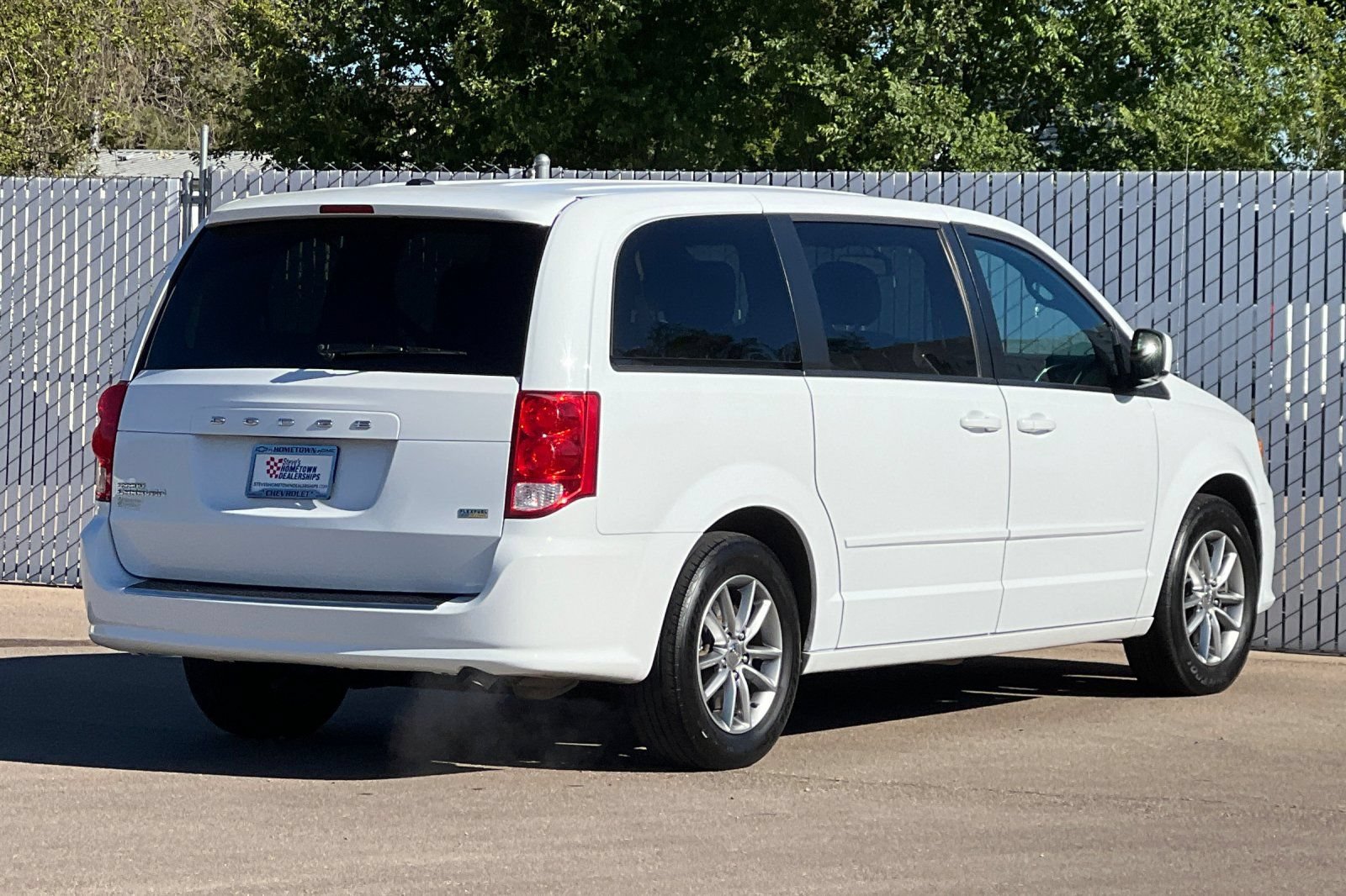 Used 2016 Dodge Grand Caravan SE FWD image 4