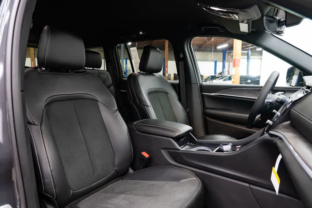 New 2026 Jeep Grand Cherokee Altitude AWD/4WD image 32