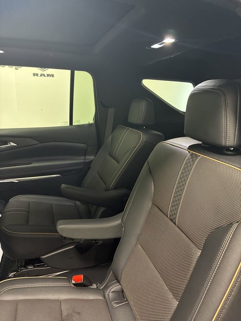 Used 2025 Chevrolet Traverse High Country image 22