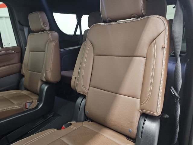 Used 2023 Chevrolet Suburban High Country image 21