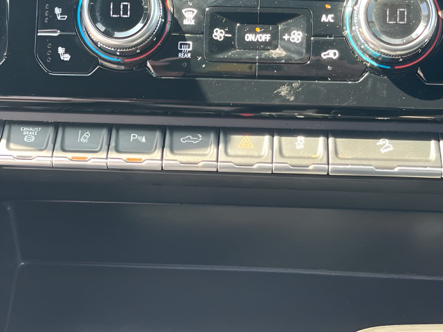 Used 2025 GMC Sierra 2500 AT4 AWD/4WD image 28
