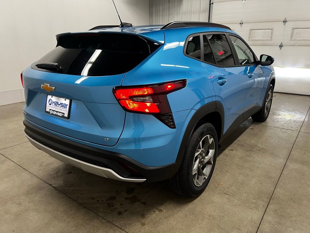 New 2026 Chevrolet Trax LT w/ LT Convenience Package FWD image 5