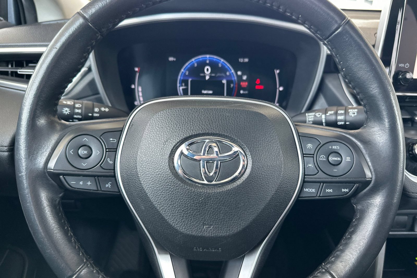 Used 2023 Toyota Corolla Cross XLE w/ Convenience Package FWD image 22