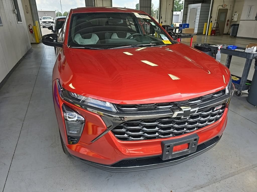 Used 2024 Chevrolet Trax RS w/ Driver Confidence Package FWD image 1
